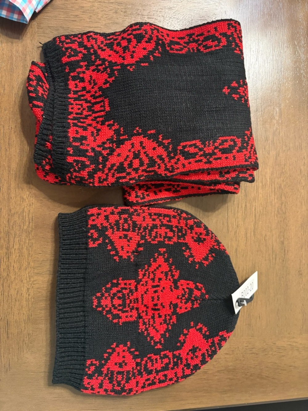Men's or Women’s Black & Red Knit Beanie and Neck Warmer Set